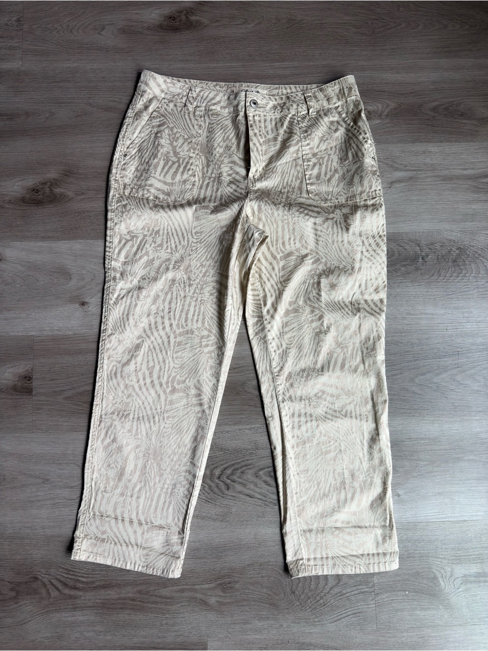 NWT Charlie B Printed Narrow Leg Jeans Size 12 Animal Palm Neutral
